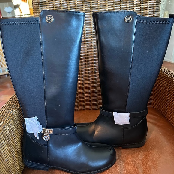 New! Michael kors kids high boots in black. Size 4. - Picture 1 of 6